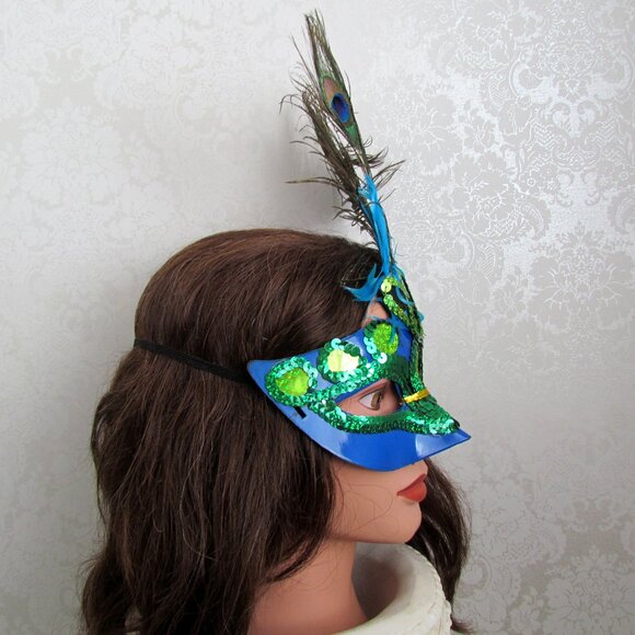 HALLOWEEN MASK, CARNIVALE, MASQUERADE, SEQUINS, PEACOCK FEATHERS, BLUE GREEN WOW - Picture 3 of 4